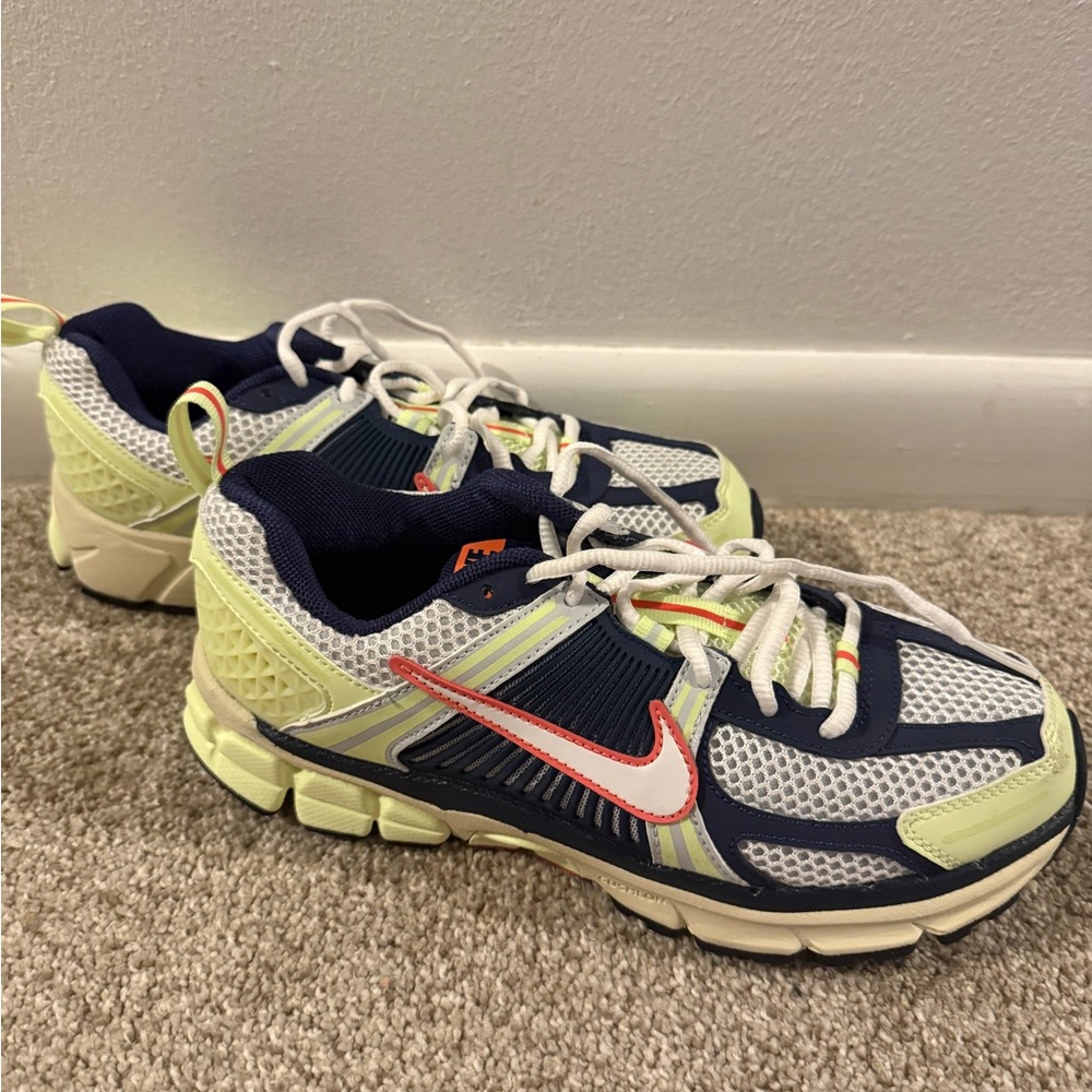 Nike Kids'/Women Vomero in Navy and White